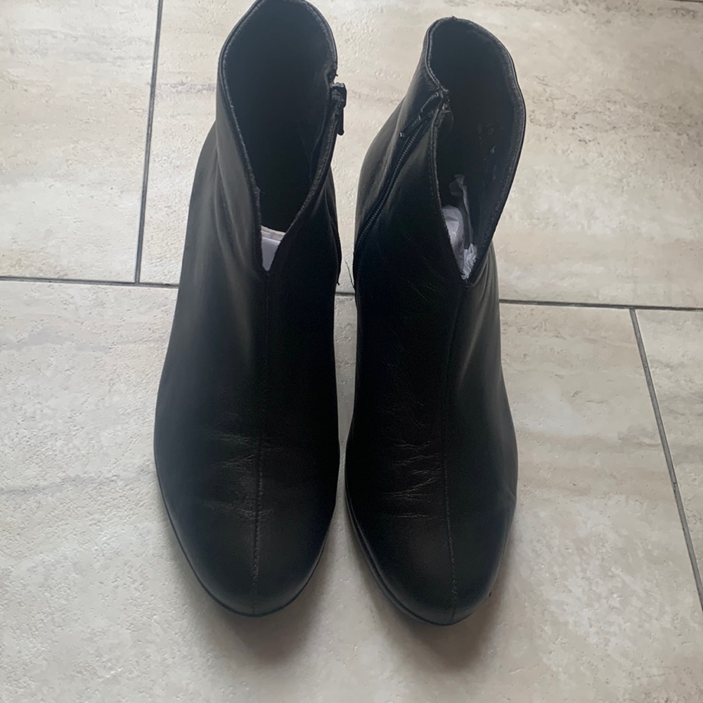 Munro Robyn black leather ladies boot for sale